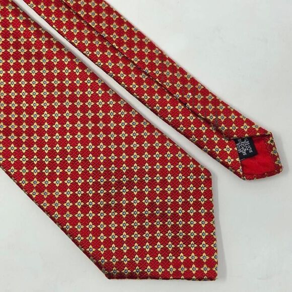 ST. JAMES TIEMAKERS SILK TIE RED GOLD STAR SATIN TEXTURED LUXURY 3.75" X 58" - Picture 1 of 3